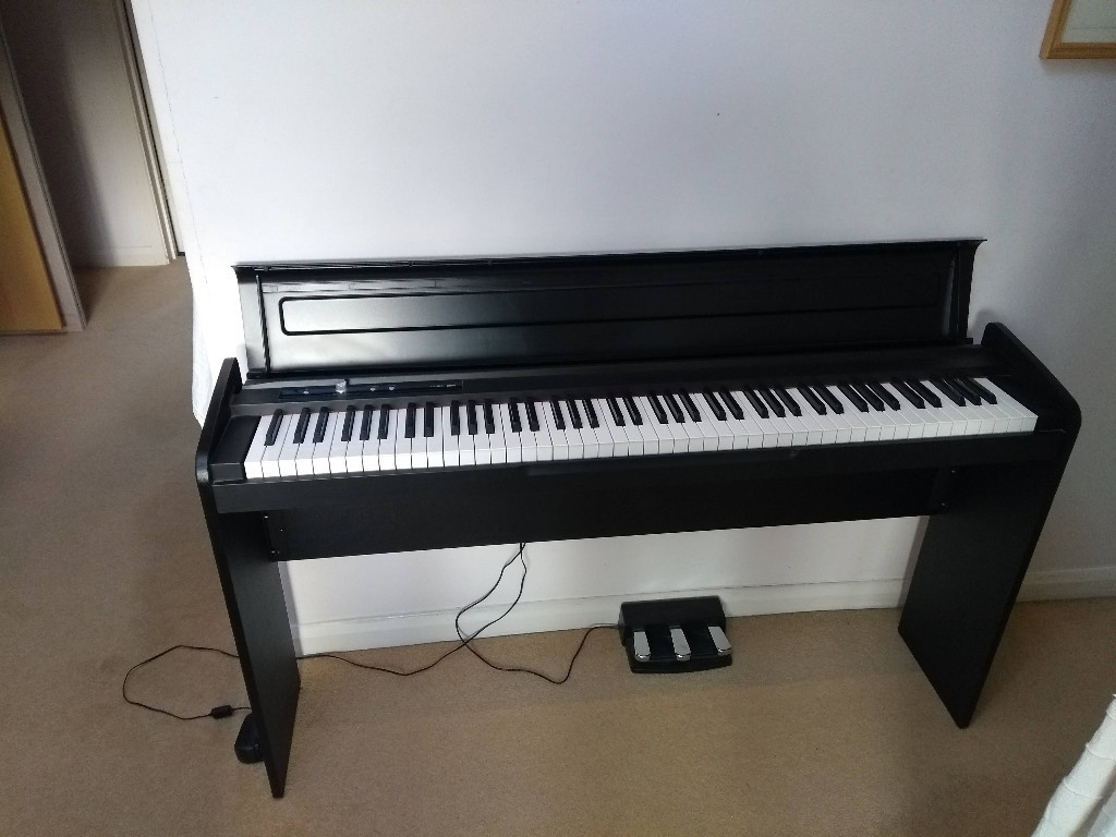 LP180 electric piano (black) in Cambridge, Cambridgeshire Gumtree