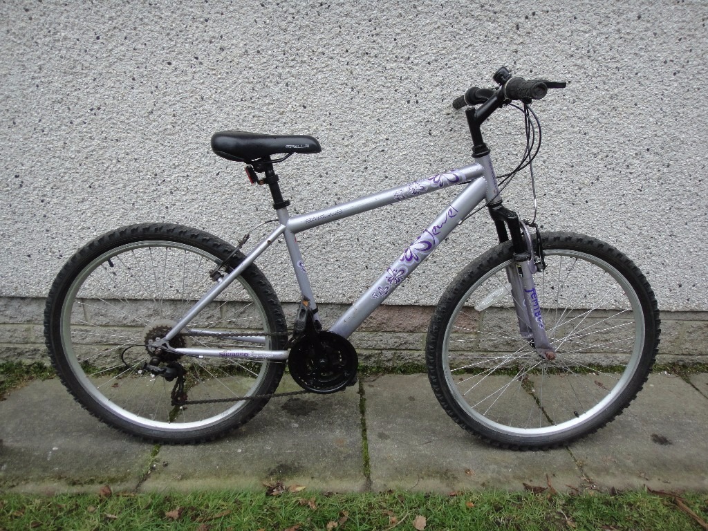 Apollo jewel bike, 26 inch wheels, 18 gears, 17 inch frame, front