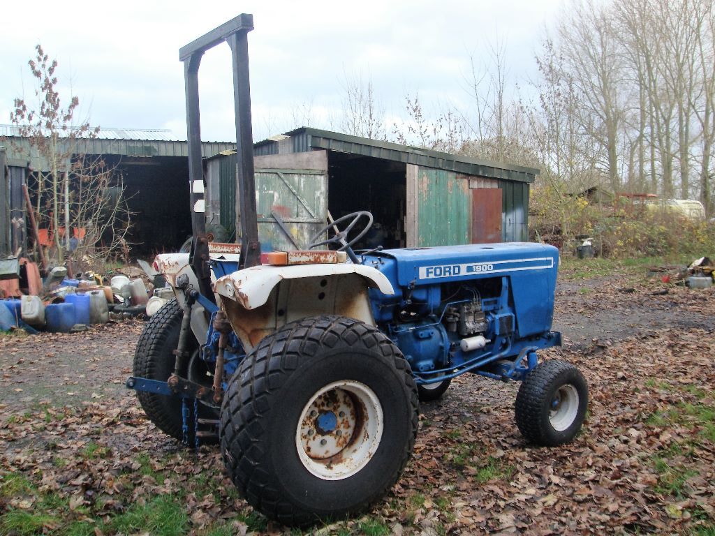 FORD 1900 2WD COMPACT TRACTOR NON RUNNER SOLD AS SPARES OR REPAIRS