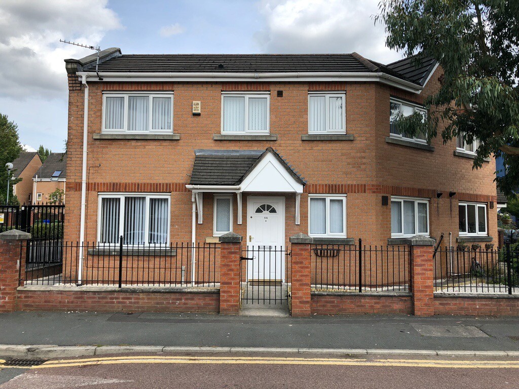 3 Bed Semi Detached House Manchester