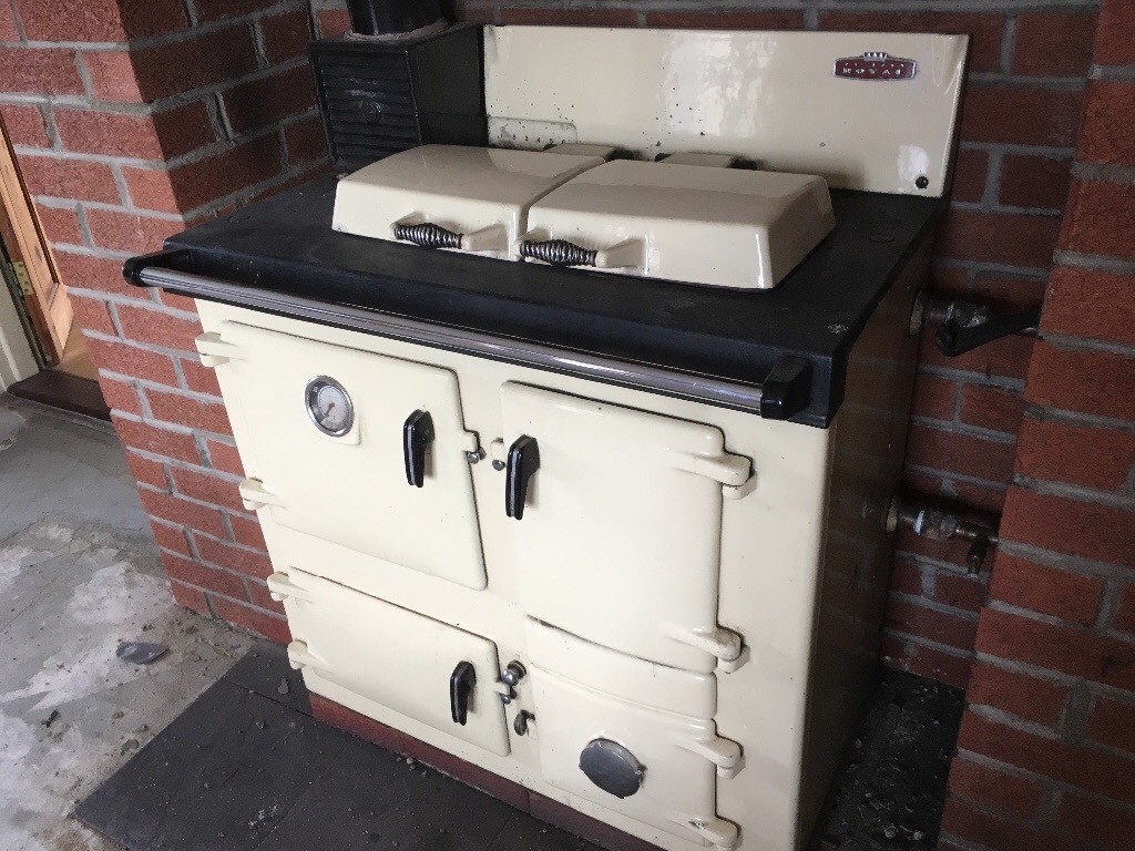 Rayburn royal solid fuel cooker in Londonderry, County Londonderry