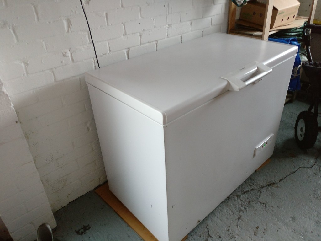 Bosch Chest Freezer, 230 litre capacity, A+ rating, Model GTM26A00GB
