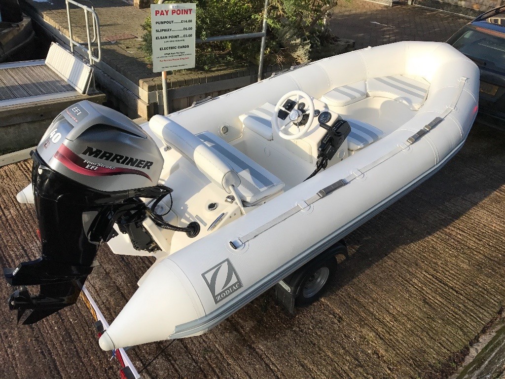 Zodiac Yachtline 420 Deluxe Rigid inflatable boat RIB 40HP EFI outboard