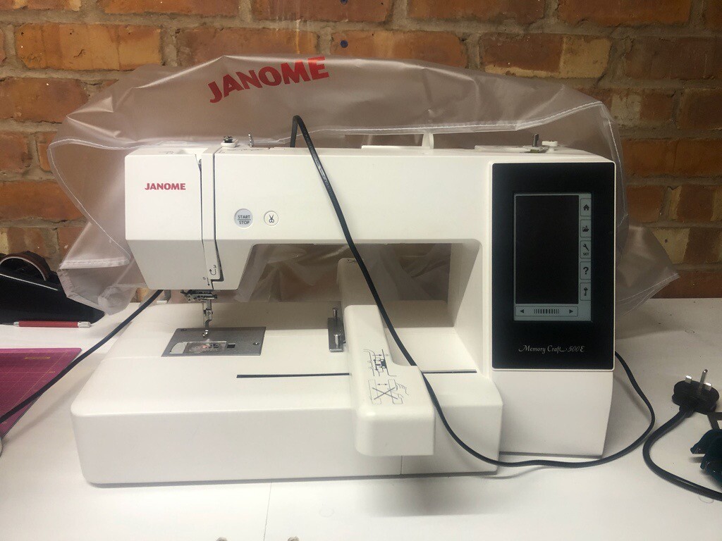 Janome Memory Craft 500E Embroidery Machine 1 yr old barely used + huge