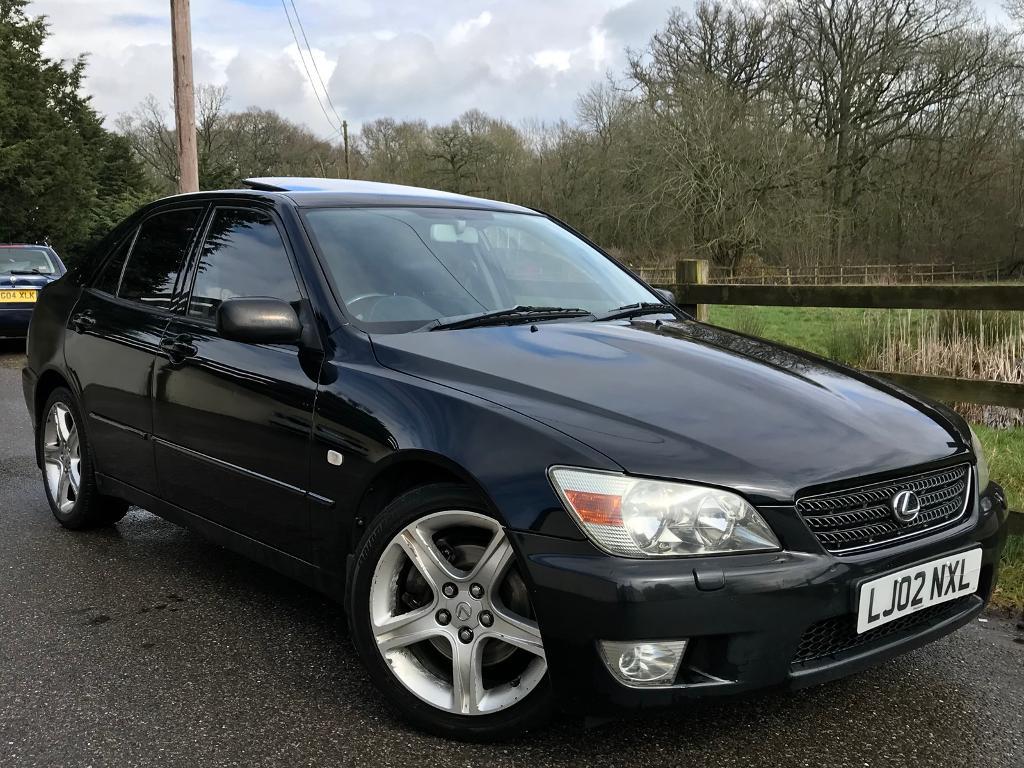 Lexus is 200 универсал