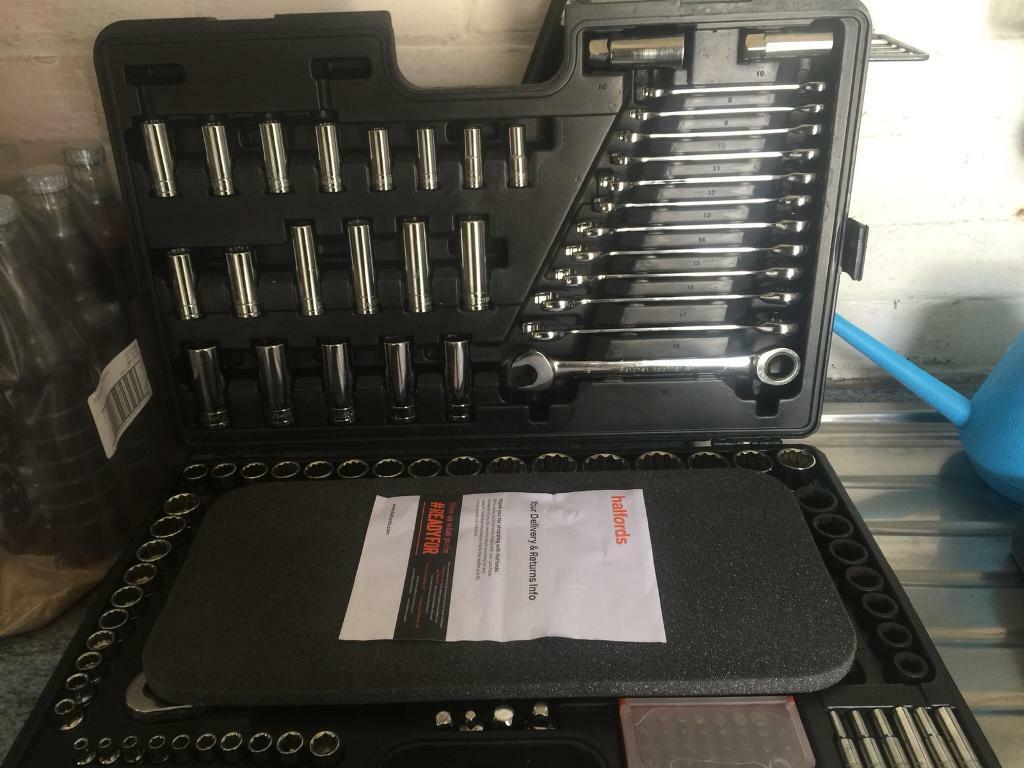 halfords 200 piece socket set with warranty in bradford