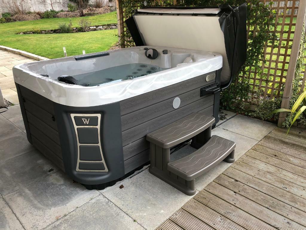 Hot tub jacuzzi Wellis explorer Deluxe in Inverness, Highland