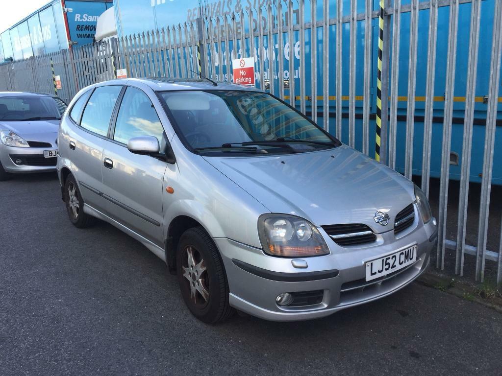 Nissan tino 2002