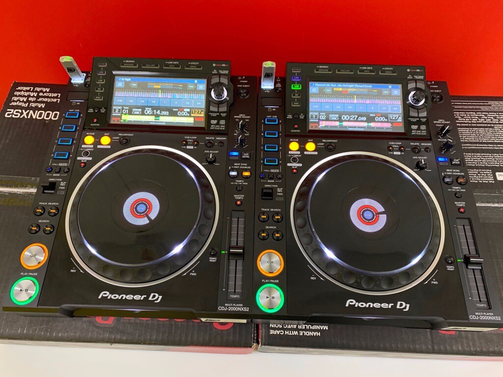 2x Pioneer CDJ 2000 NXS2 Professional DJ Decks Mint Boxed 6 Month