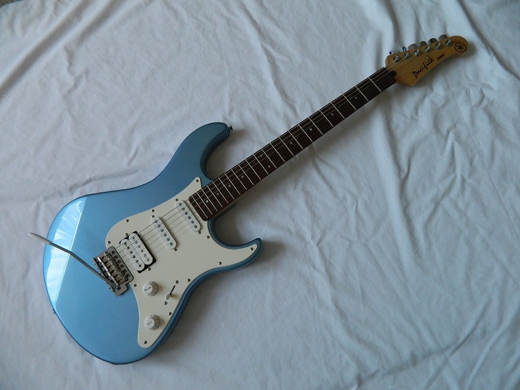Yamaha Pacifica Electric Guitar in Sonic Blue Excellent Condition, with