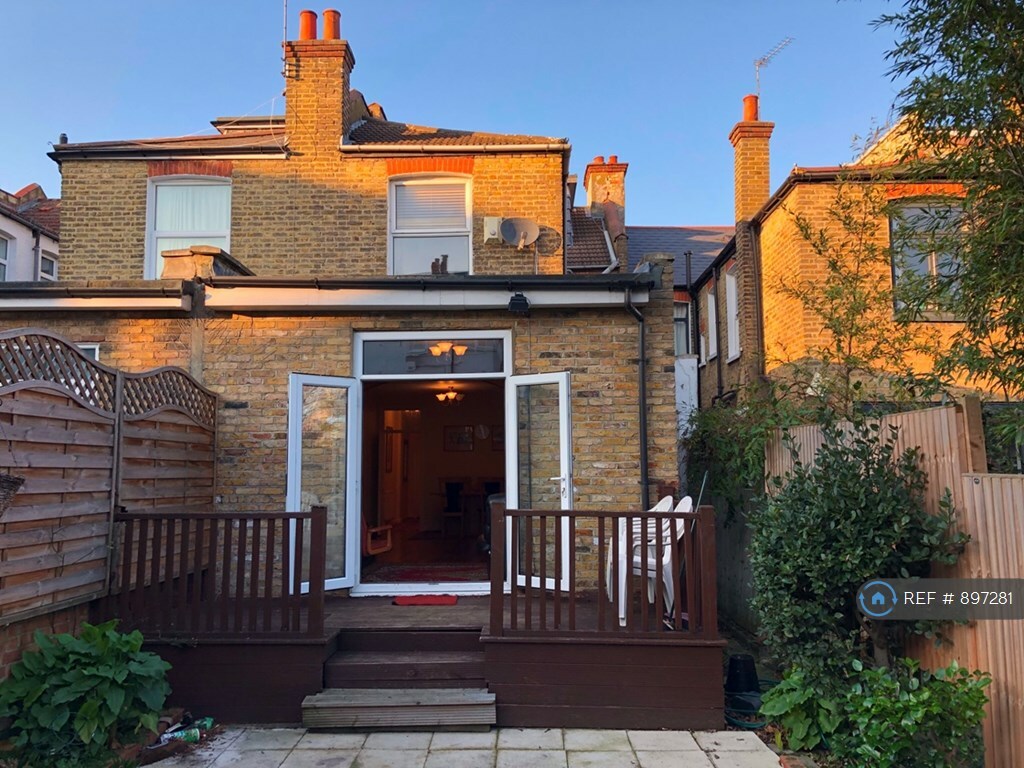 2 bedroom house in Trinity Rise, London, SW2 (2 bed ...