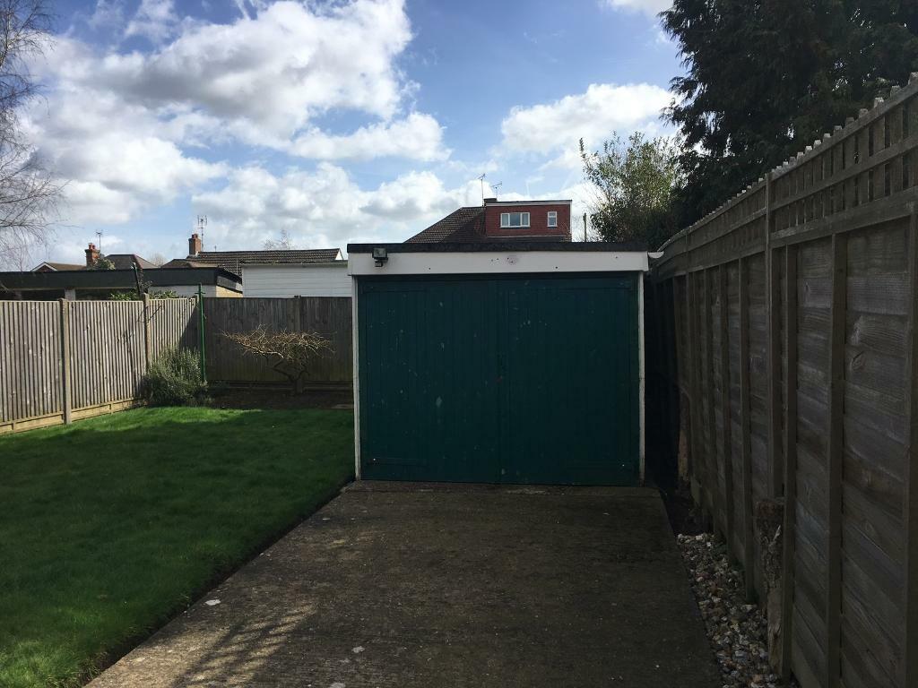 Garage in Kennington, Kent Gumtree