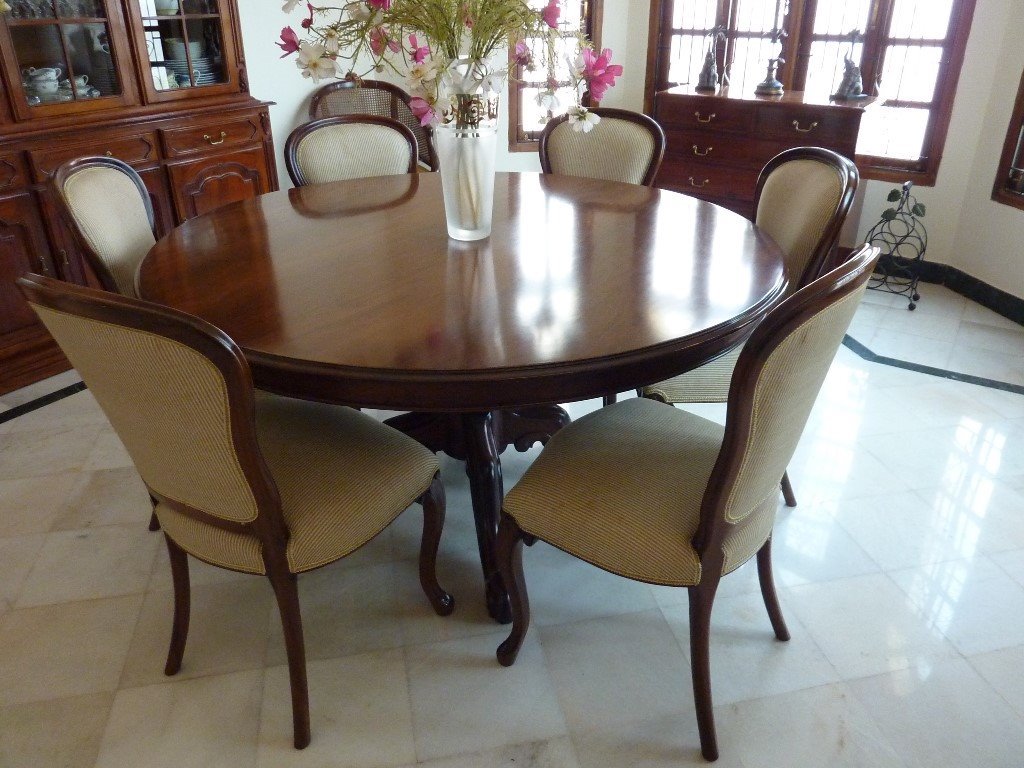 Round Mahogany Dining Table and 6 Chairs 5' Dia | in Finchampstead