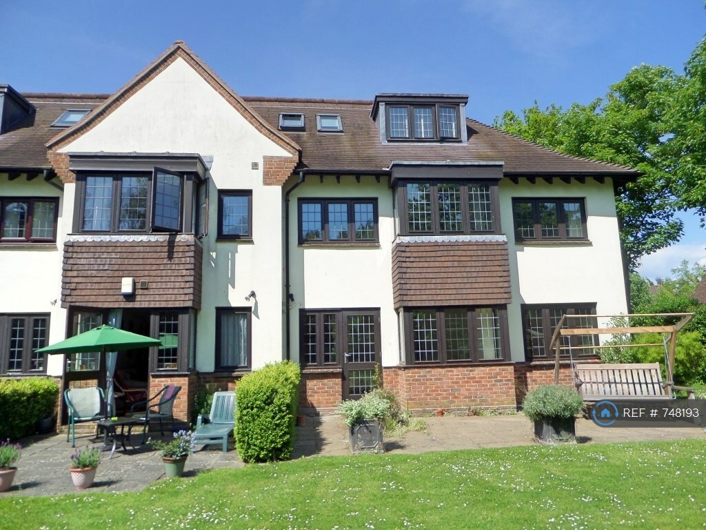 2 bedroom flat in Paveley House, Chichester, PO19 (2 bed) (748193