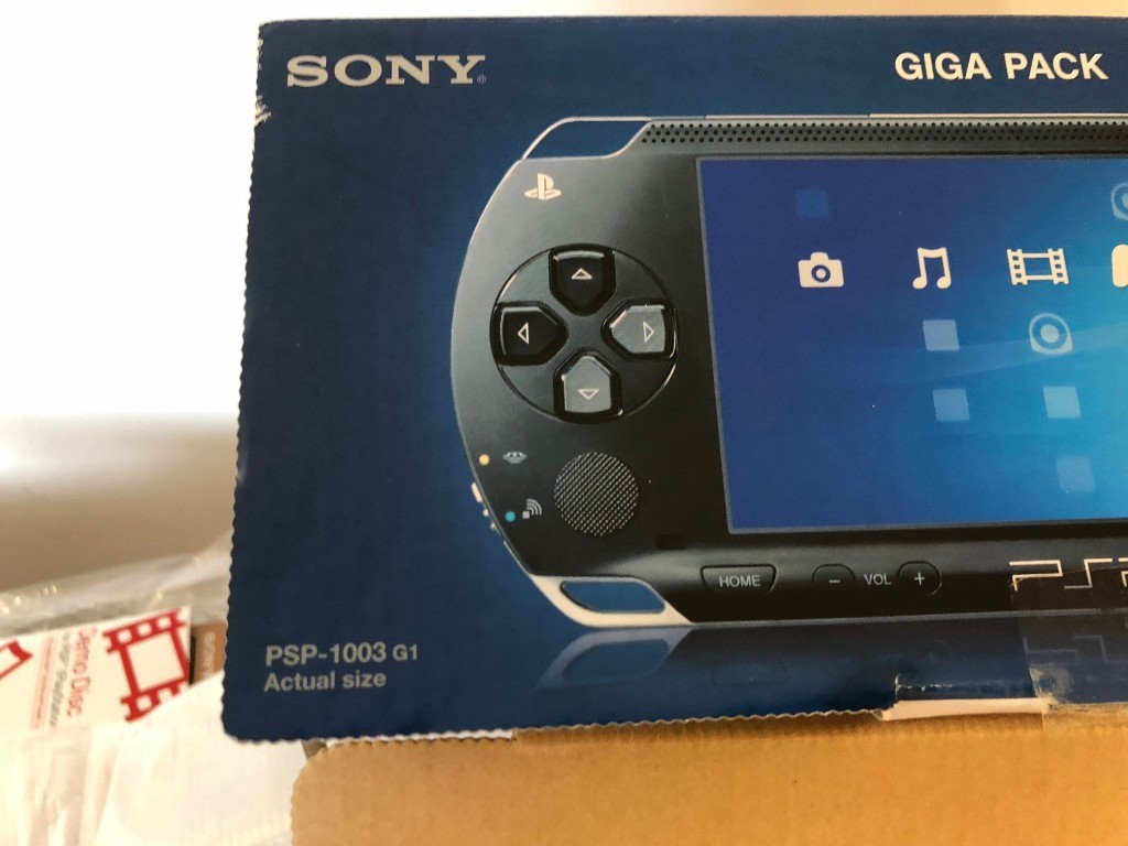 Playstation Portable PSP1003 G1 Gigapack 1GB, 8 Games, 2 Dr Who Series