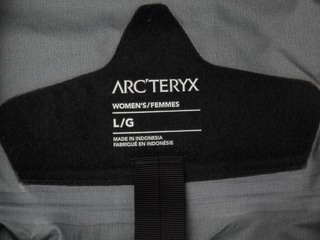 Pre-owned Arc'teryx With Tags  Alpha Gore-tex Womens Jacket - Large Black Sapphire In Blue