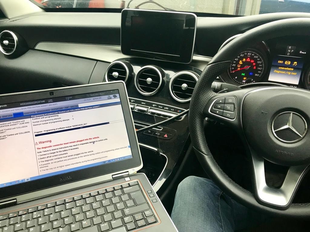 Car Auto repair specialist auto electrician mobile electronics