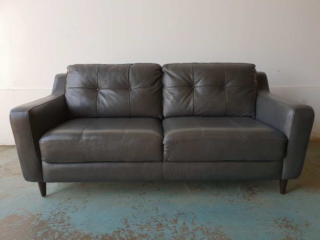 FABB SOFAS GREY LEATHER SOFA BRAND NEW CONDITION SOFA COMES WITH
