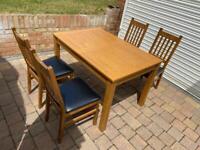 Solid pine extendable dining table with 4 leather chairs 