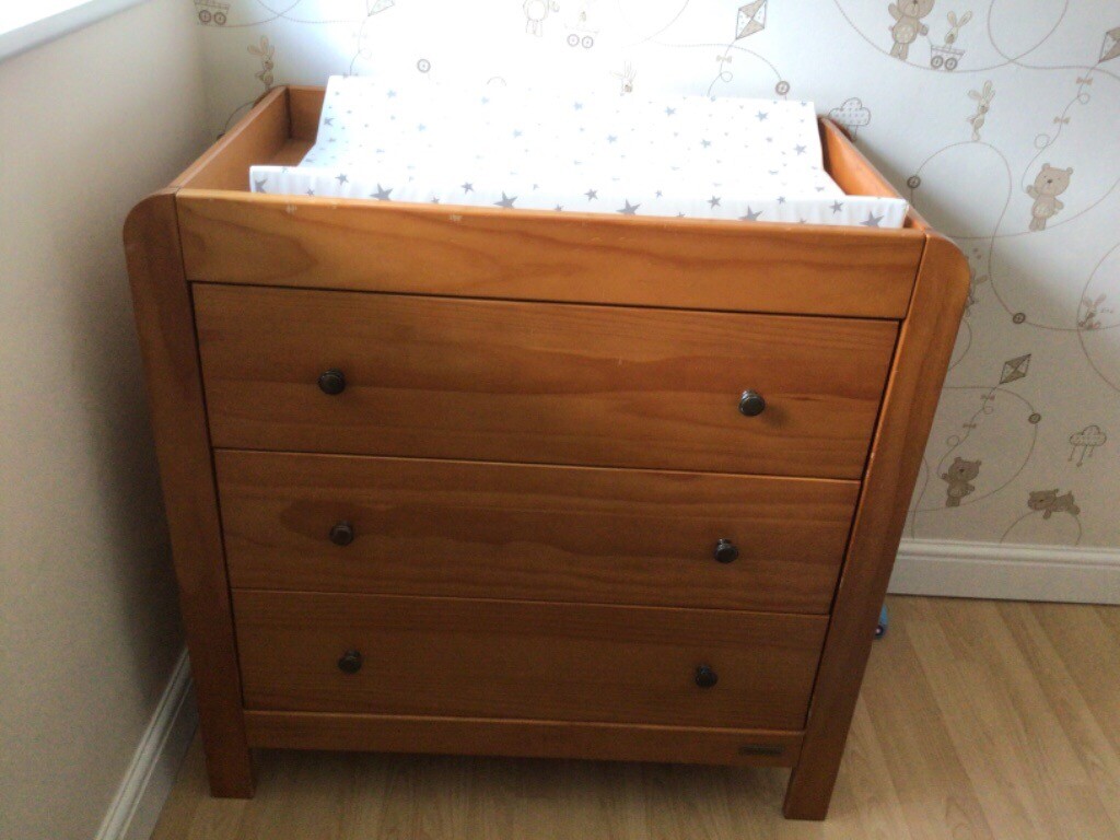 Mamas and Papas chest of drawers with changing unit in Swanley, Kent