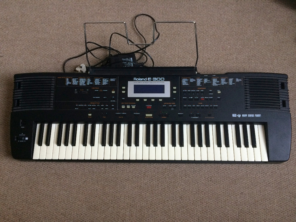 Roland E300 electronic keyboard in Kilburn, London Gumtree