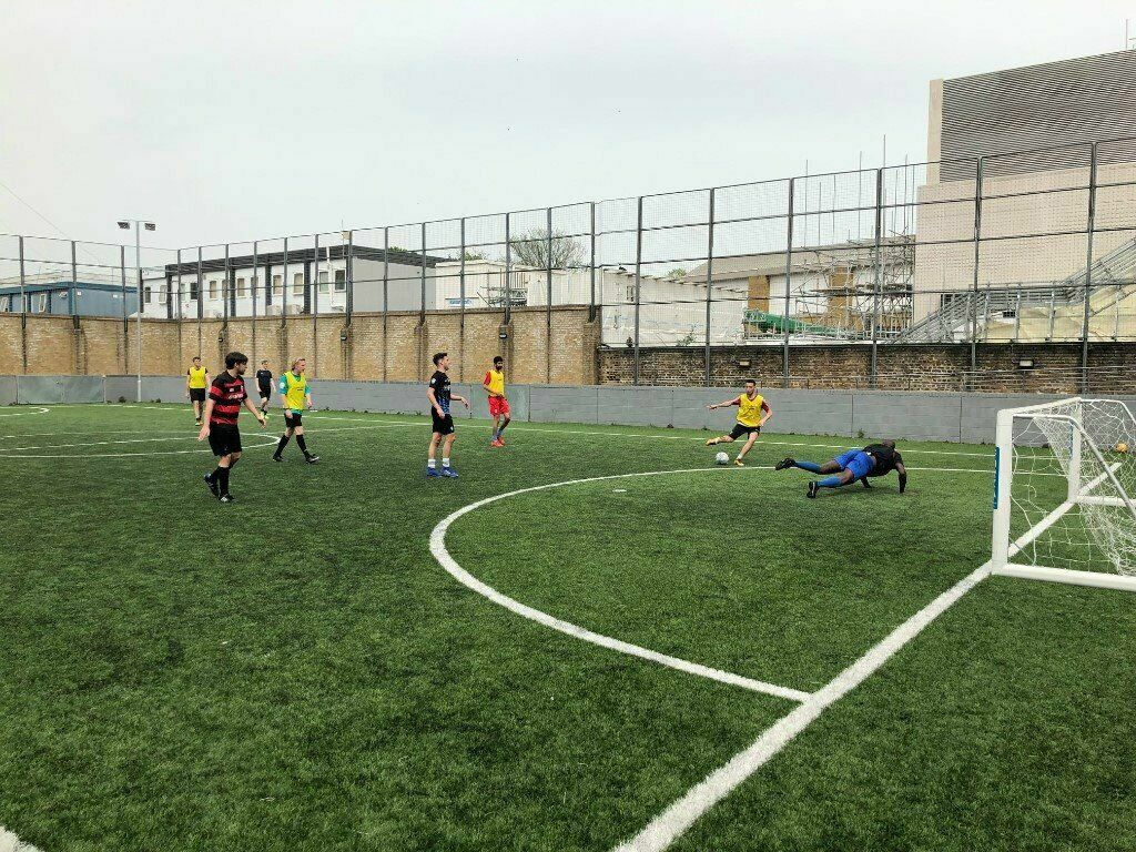 WEEKEND 6 A SIDE FOOTBALL WHITECHAPEL EAST LONDON players wanted in