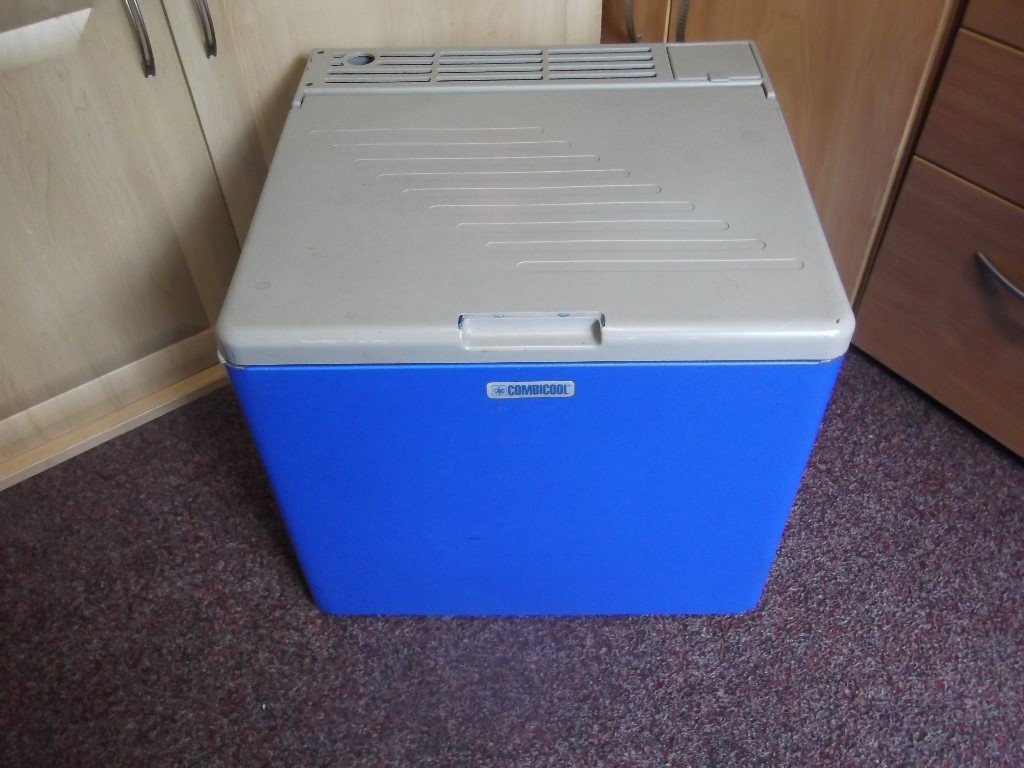 waeco combicool cab 40 Gas,240 mains,12 volt hybrid camping fridge in