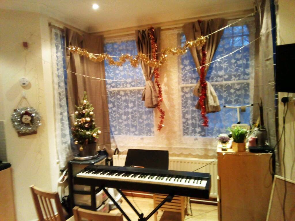 Piano Lessonspiano Teacher 25h In Shepherds Bush - 