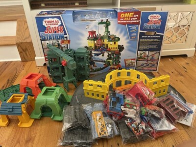 Thomas and Friends Super Station Railway Train Track Playset 