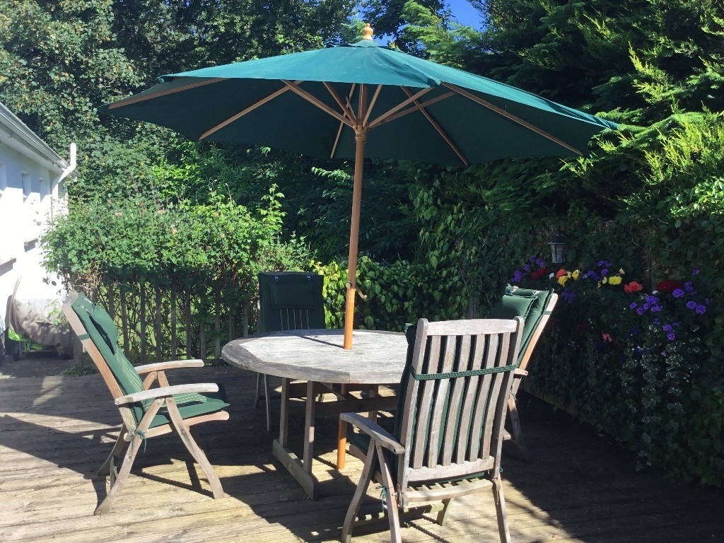 Outdoor table, 6 chairs and parasol - Solid Wood set | in Newry, County