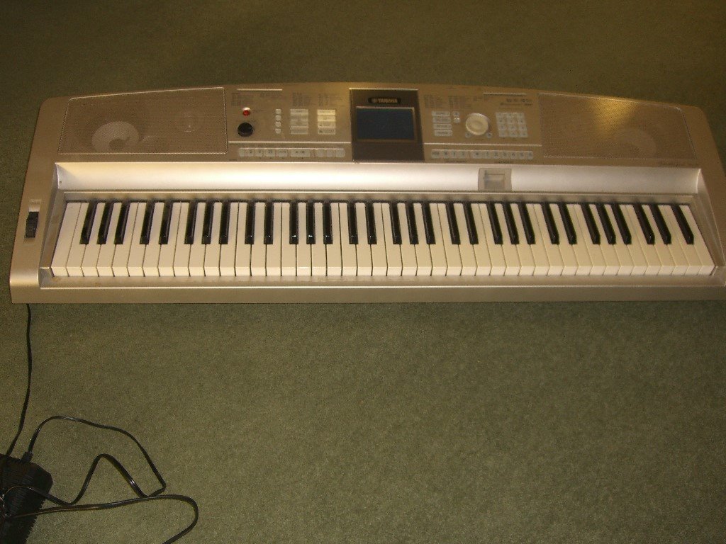 Yamaha Keyboard *REDUCED* Portable Grand DGX305 in Pateley Bridge