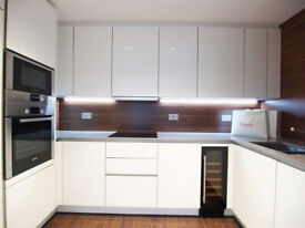 Large modern 2 bed 2 bath in a new development minutes to Manor House Station.