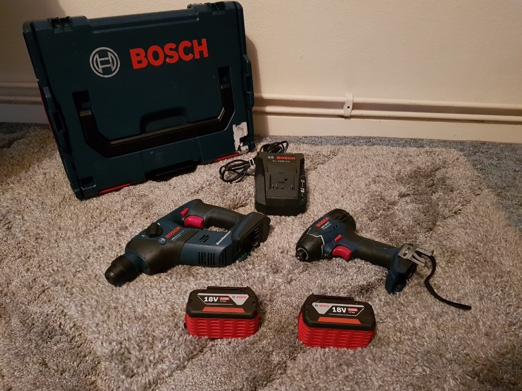 Bosch 18v Hammer Drill and Impact Drill Set 4.0 Ah in Putney, London