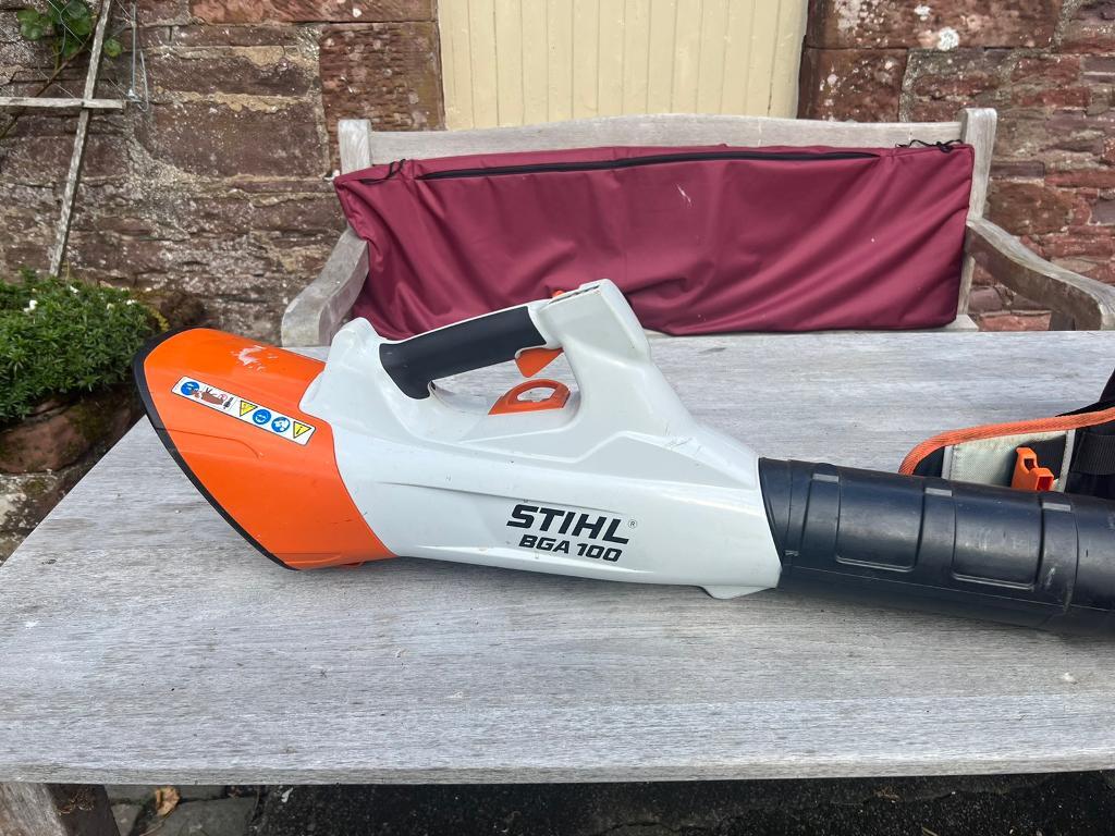 Stihl cordless blower and backpack battery ar900 bga100 in Balloch