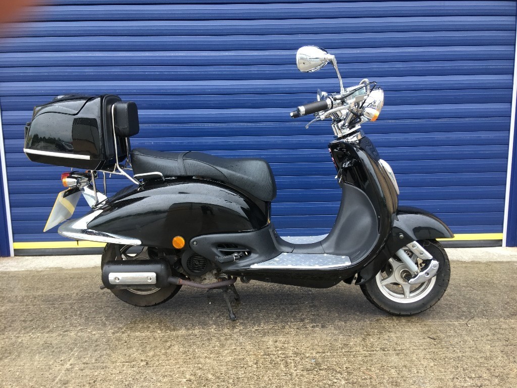2015 DIRECT BIKES TOMMY 50CC RETRO SCOOTER , MINT CONDITION , LOW MILES , 12 MONTHS MOT in