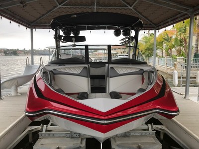 Tige RZR Wakeboard Boat 2014 20 ft 335 HP