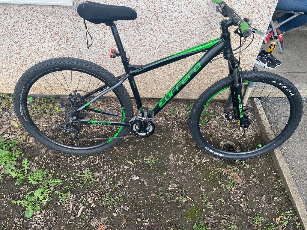 700 x 38c inner tube schrader