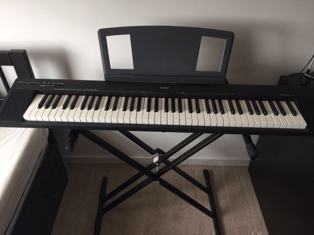 YAMAHA NP30 portable grand keyboards inc stand and power adapter
