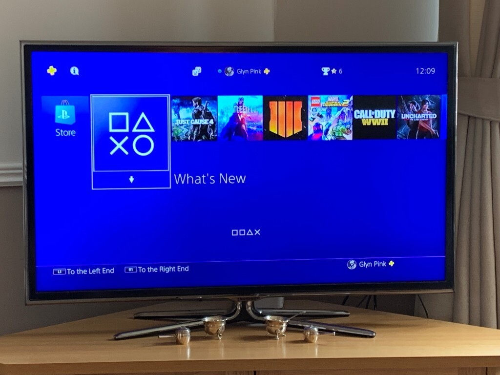 Sony PS4, 2 controllers, TV remote and 15 games | in Worcester