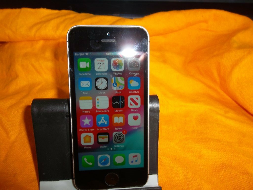 Apple iPhone SE - 32 GB - Space Grey (Unlocked) A1723 ...