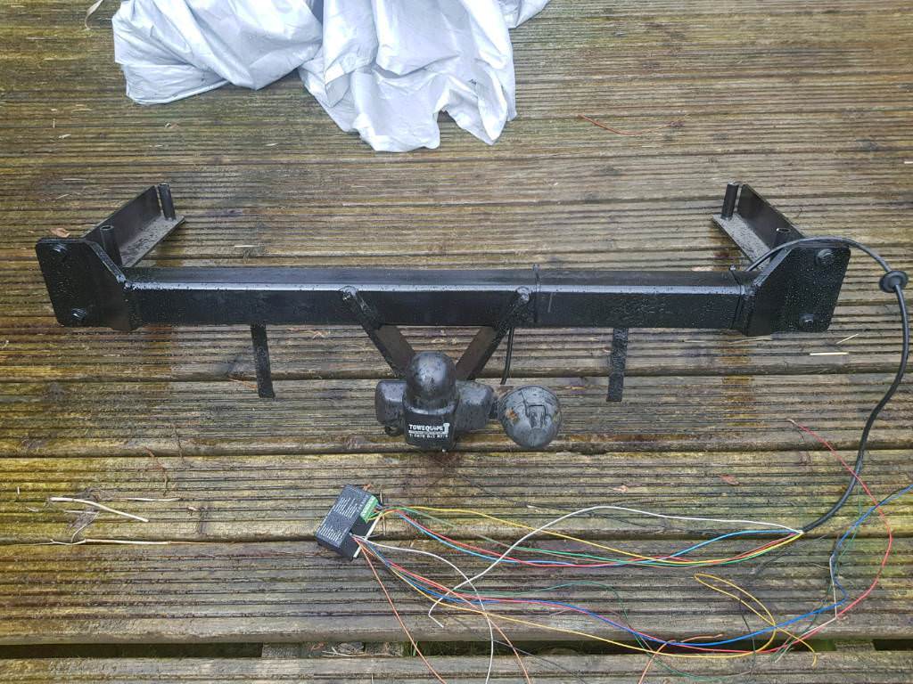 AUDI A4 B6 B7 SALOON TOW BAR AND ELECTRICS. VGC in Alloa