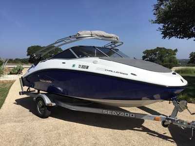2011 18 ft Sea-Doo 180 Challenger SE w/tower