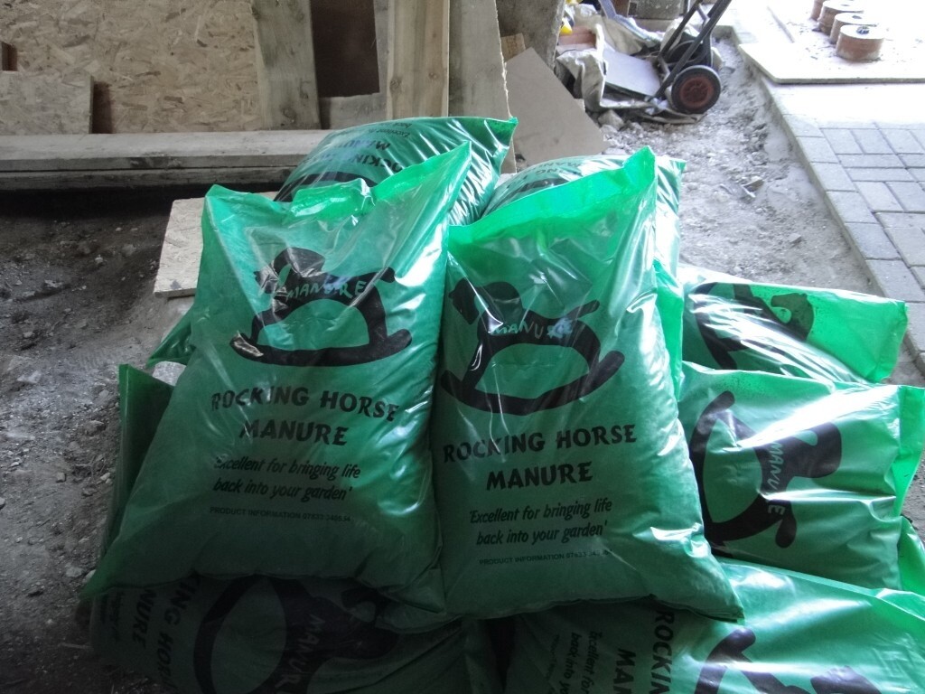 ROCKING HORSE MANURE IN SEALED BAGS in Waltham, Hampshire