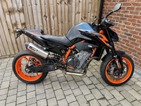KTM Duke 890R