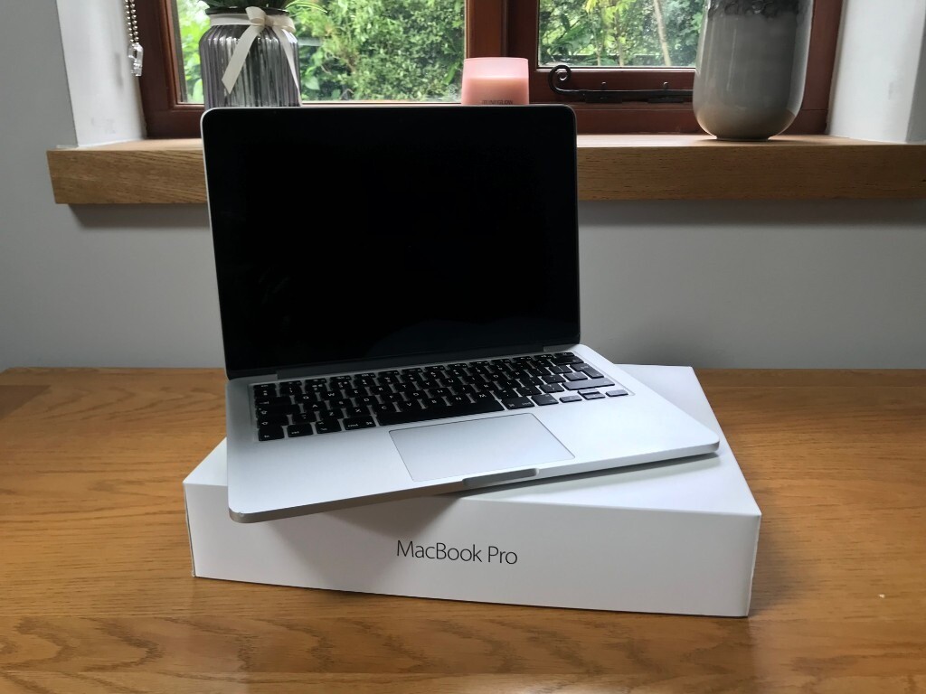 Apple Macbook Pro (13", 128GB, Early 2015) Near perfect condition