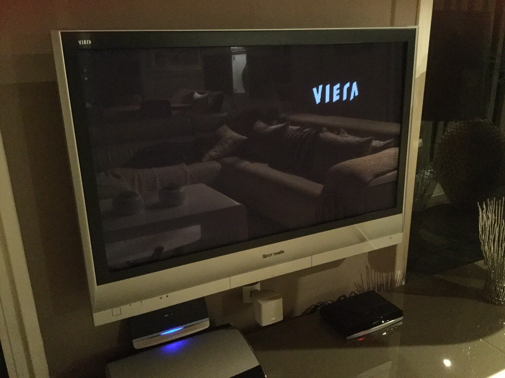 Panasonic Viera 42” Plasma HD TV. Remote, Wall Mount and Instructions