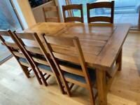 Beautiful solid oak 6 seater dining table and chairs