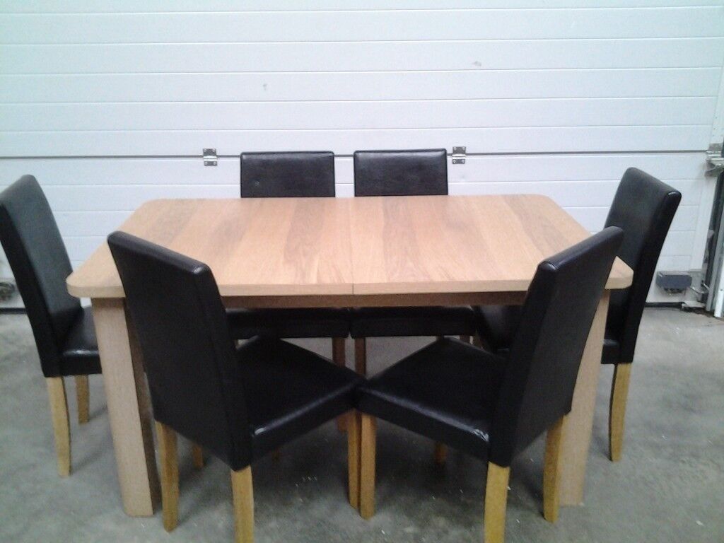 Ex display Extendable dining table and 6 chairs black 