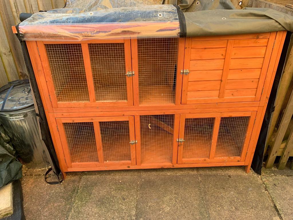 USED QUICK SELL Bluebell Hideaway Hutch for Rabbits and Guinea Pigs