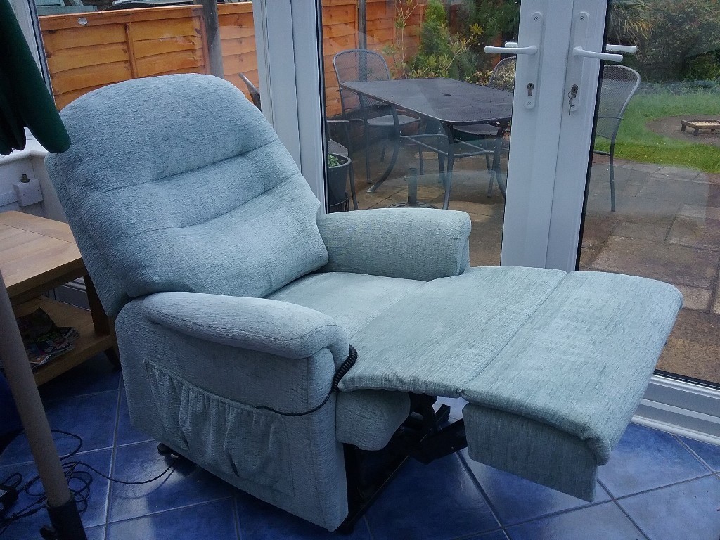 Pale green electric riser reclining chair. Excellent condition Fully